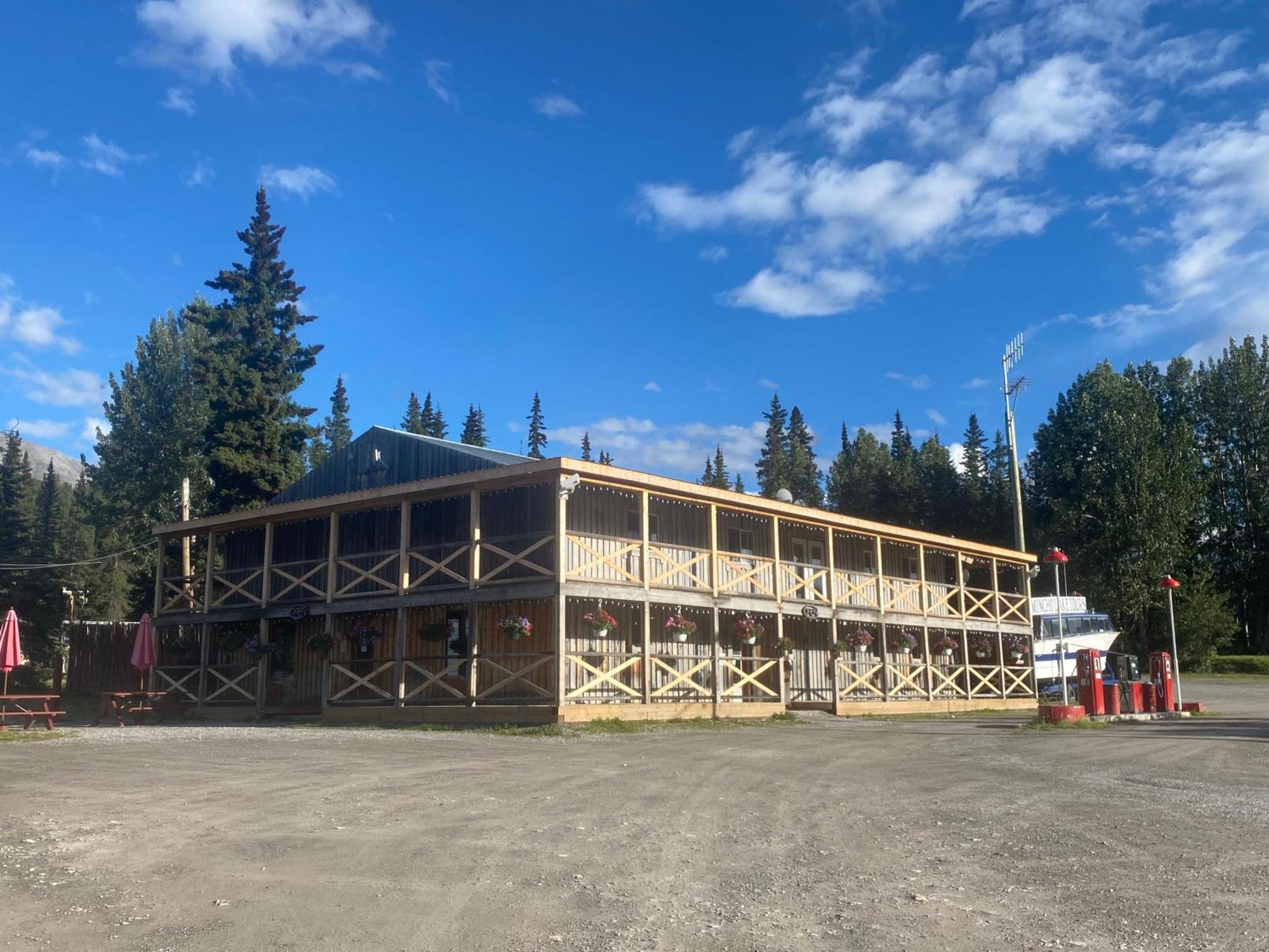 Double G Service Muncho Lake Exterior foto